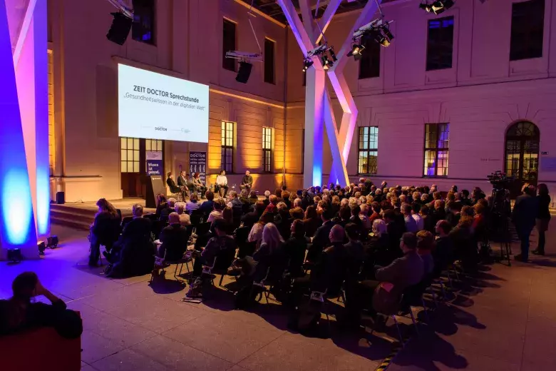 Das Publikum der Veranstaltung im Jüdischen Museum Berlin
